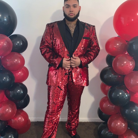 Suit - Picture 5 of 5